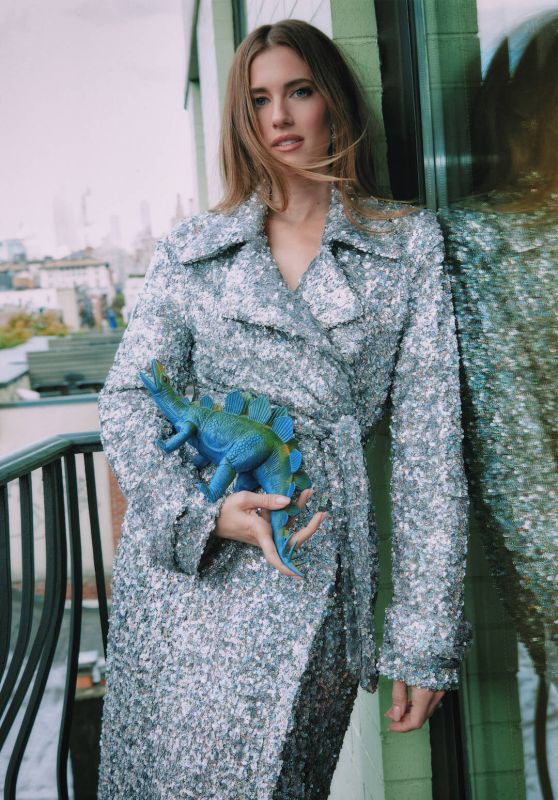 Allison Williams: Sparkles and Stegosaurus - A Style Statement!