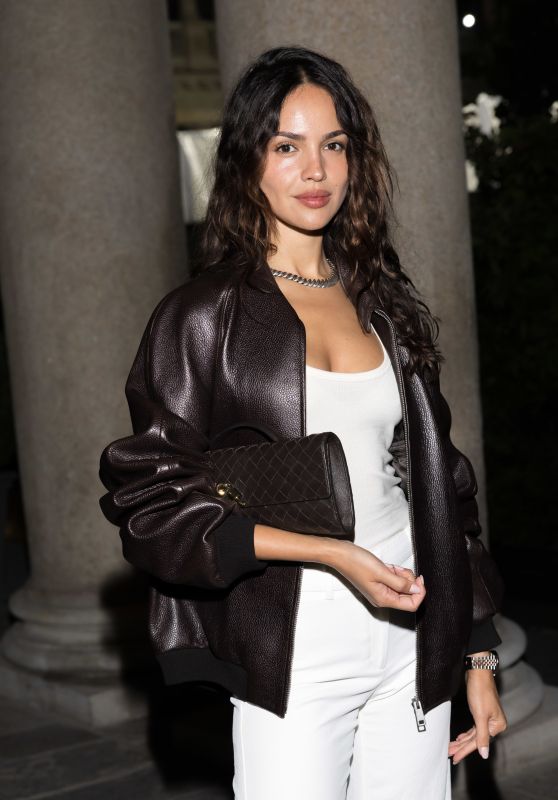 Eiza Gonzalez: Milan Fashion Week Street Style Sensation