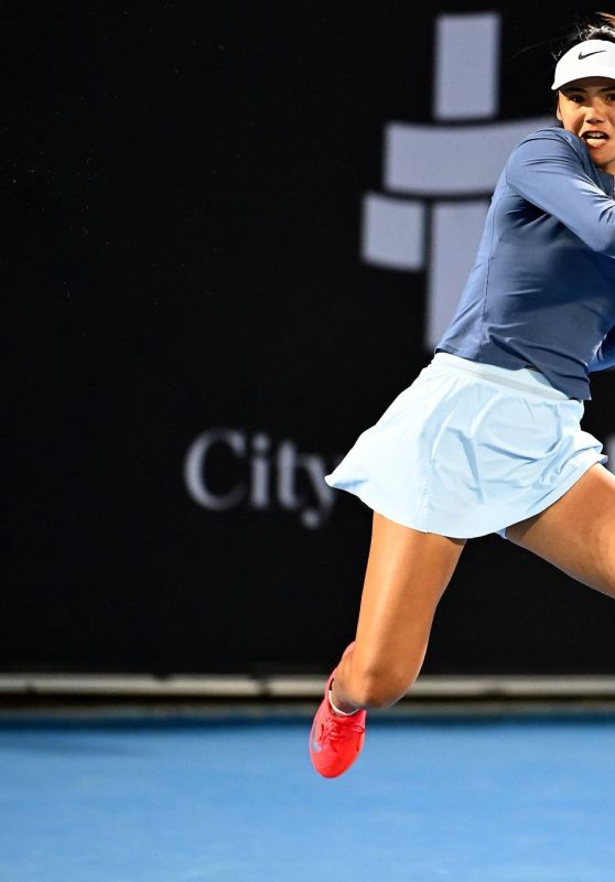 Emma Raducanu: Aces the Hobart International with Style and Power!