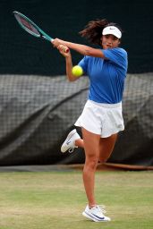 Emma Raducanu: Forehand Fury on the Wimbledon Courts!