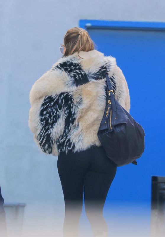 Jennifer Lopez: Fur Real!