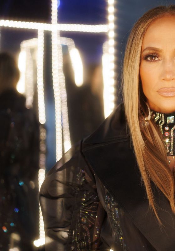 Jennifer Lopez: Ageless Glamour at the AMA Portraits 2025