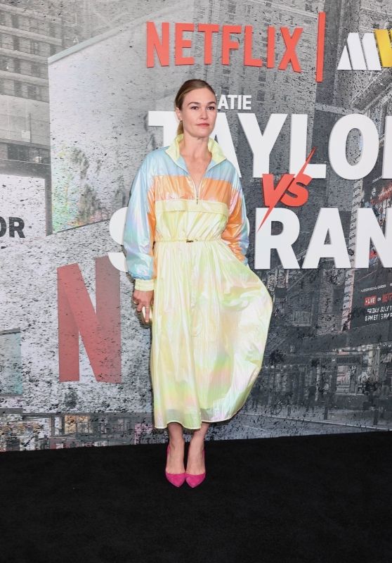 Julia Stiles: Knockout Style at Netflix