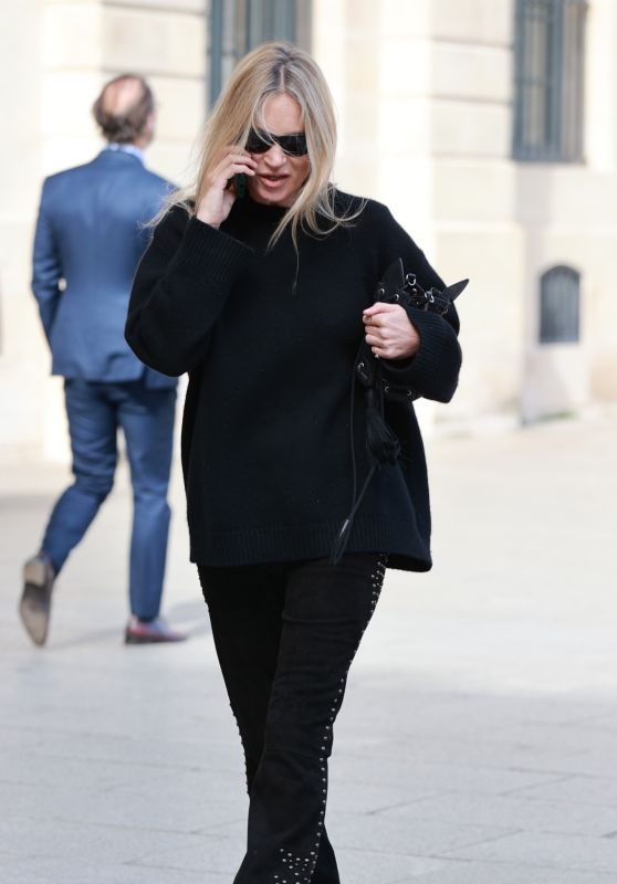 Kate Moss: Effortless Chic on Parisian Streets!