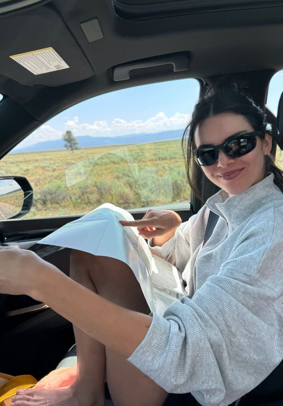Kendall Jenner Ditching GPS for Old-School Road Trip Vibes!