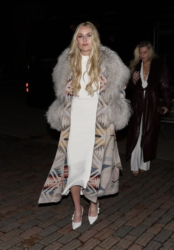 Lindsey Vonn Dazzles in Aspen Winter Wonderland!