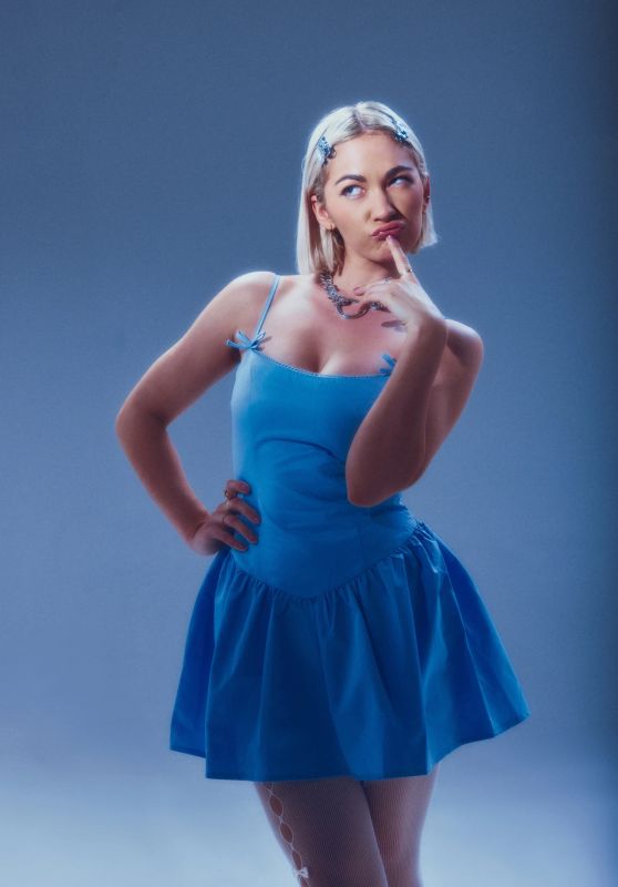 Lo Lauren: Brainy Beauty or Fashion Faux Pas?