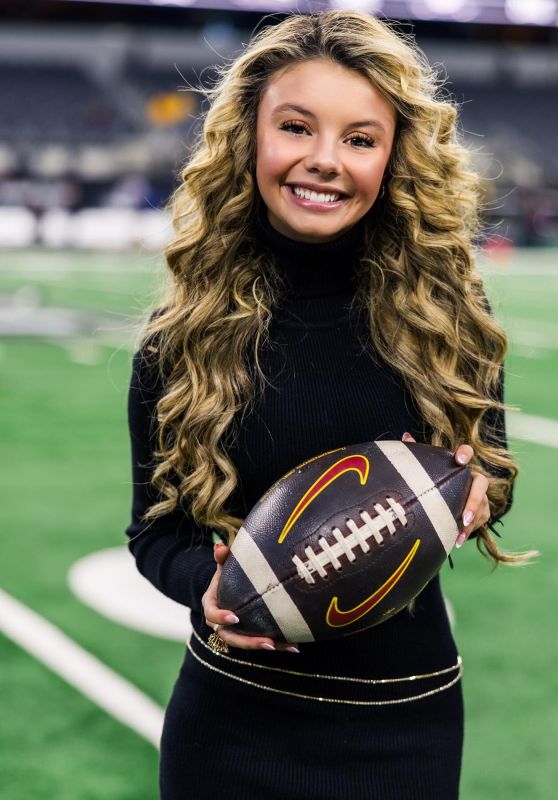 Mallory James Mahoney: Touchdown Glamour at the Big 12 Championship!