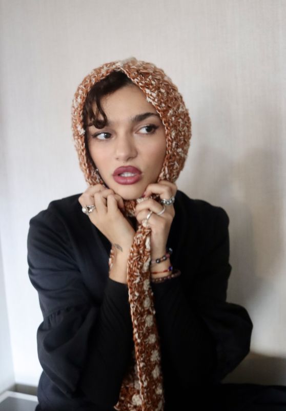 Paulina Chávez: Retro Chic in Crochet