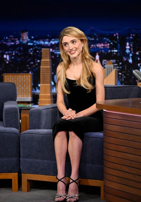 Natalia Dyer Dazzles in Black on The Tonight Show!