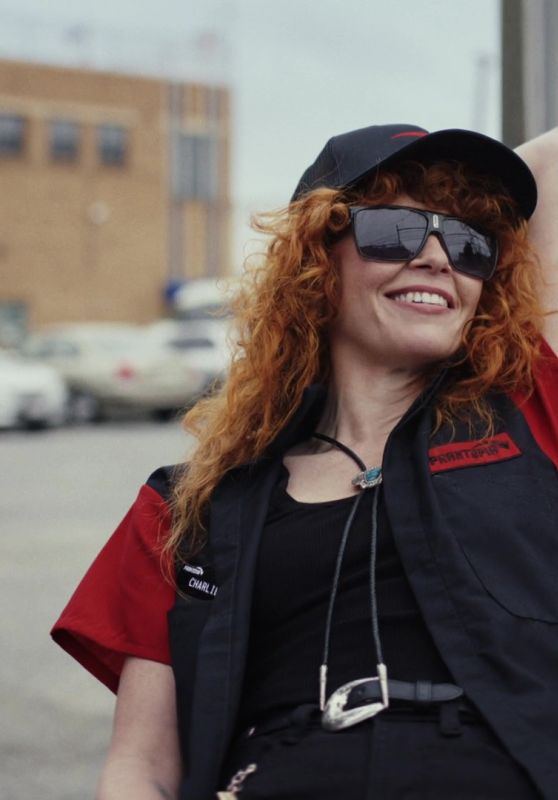 Natasha Lyonne: Queen of Cool on Set!