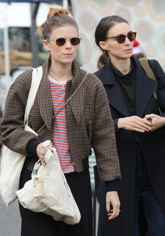 Rooney Mara: Sisterly Shopping Spree at the Studio City Farmers Market!