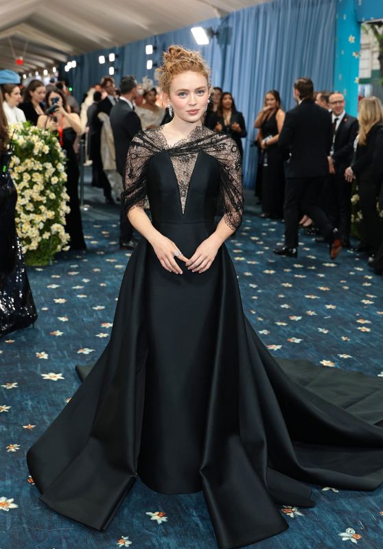 Sadie Sink: A Vision in Black at the Gala
