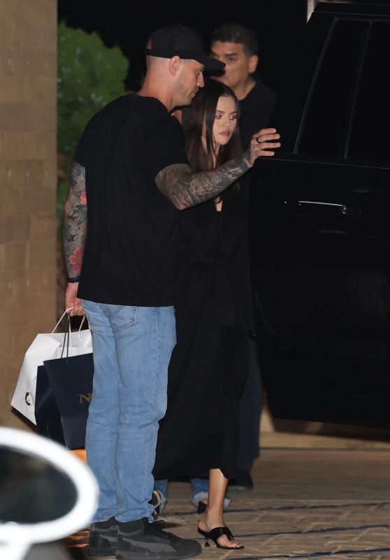 Selena Gomez Exits Malibu Hotspot, Surrounded by Security After Rare Beauty Event