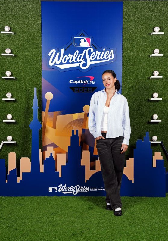 Sofia Wylie: Strikes a Pose at World Series 2025!