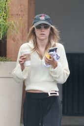 Suki Waterhouse
