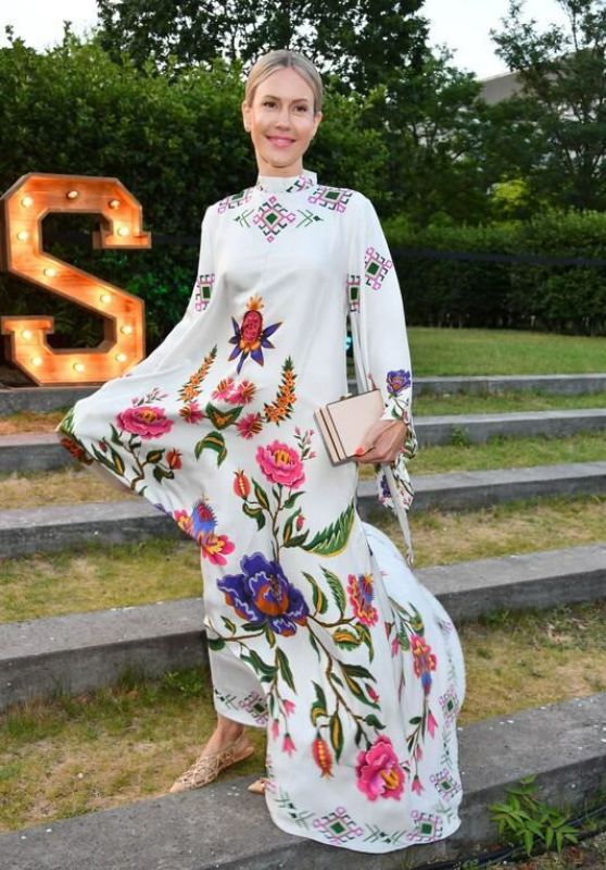 Wolke Hegenbarth Blooms in Berlin: A Floral Fantasy Unveiled!